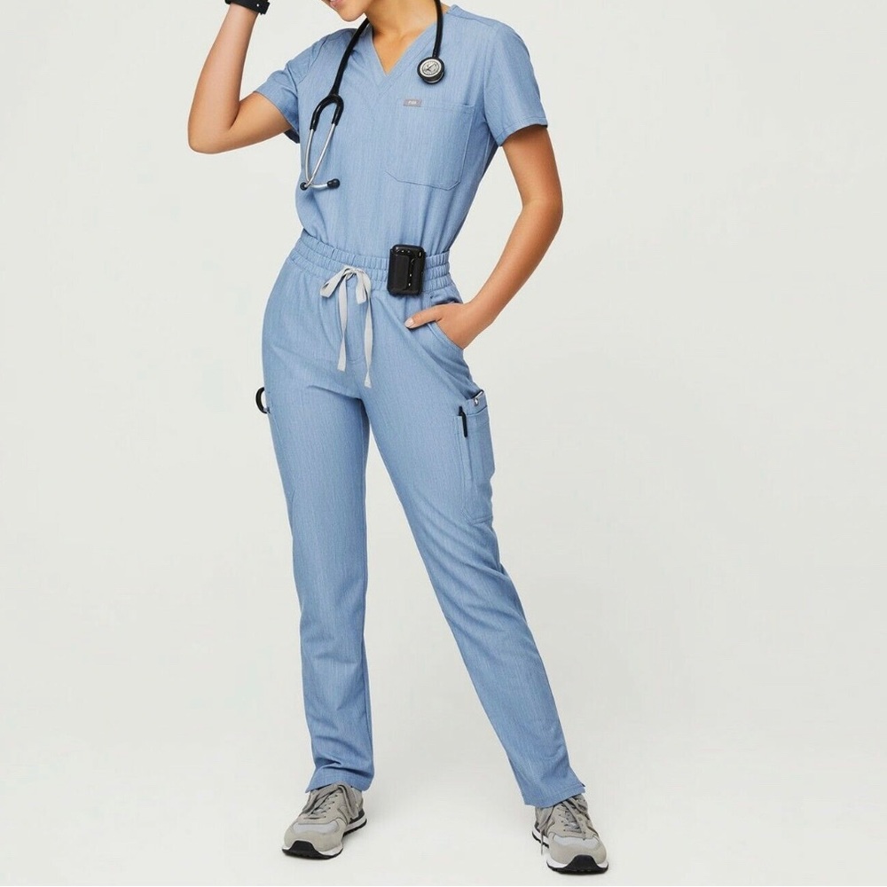 Figs Scrub Set Light Blue Heathered Blue Scrub Top and Jogger Scrub Pants Size S